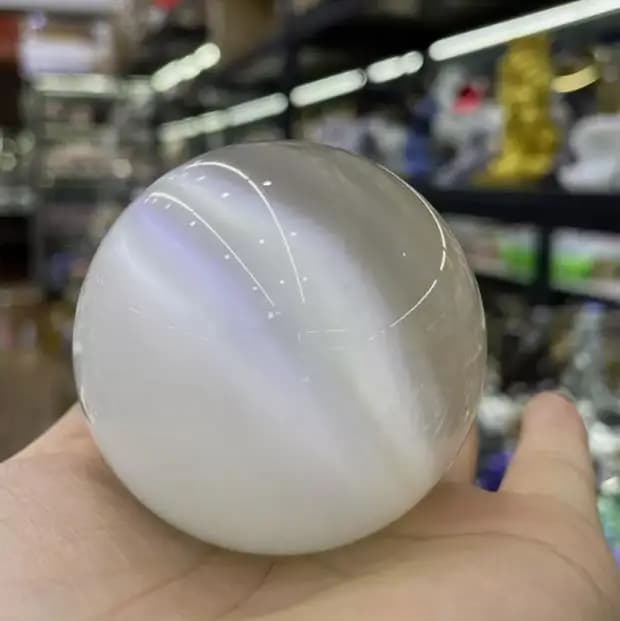 Bellissimo quarzo naturale asiatico raro bianco Cat Eye Crystal Healing Ball Sfera di pietra preziosa