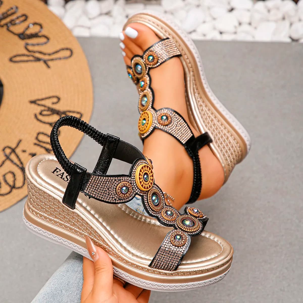 Summer Women's Sandals with Non-slip Sole, Beach Shoes Style Bohémien, Sandals with Knee and Colorful Beads, Shoes with Chunky Platform