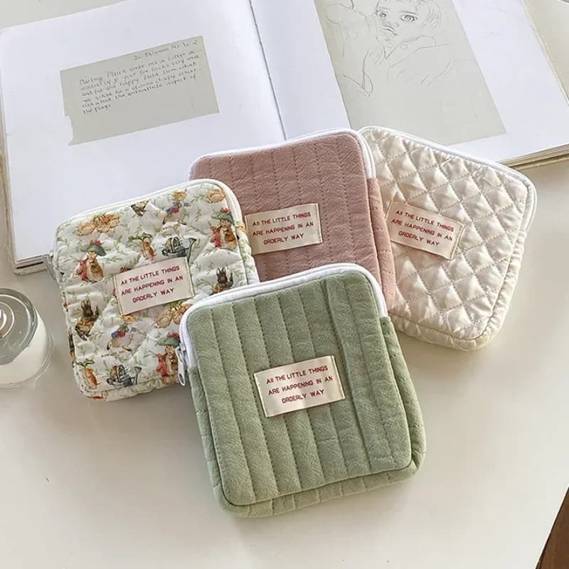 Donne Kawaii Simpatiche piccole borse per il trucco Organizzatore cosmetico da viaggio Custodia per rossetto Tovaglioli sanitari Borse per riporre gli auricolari