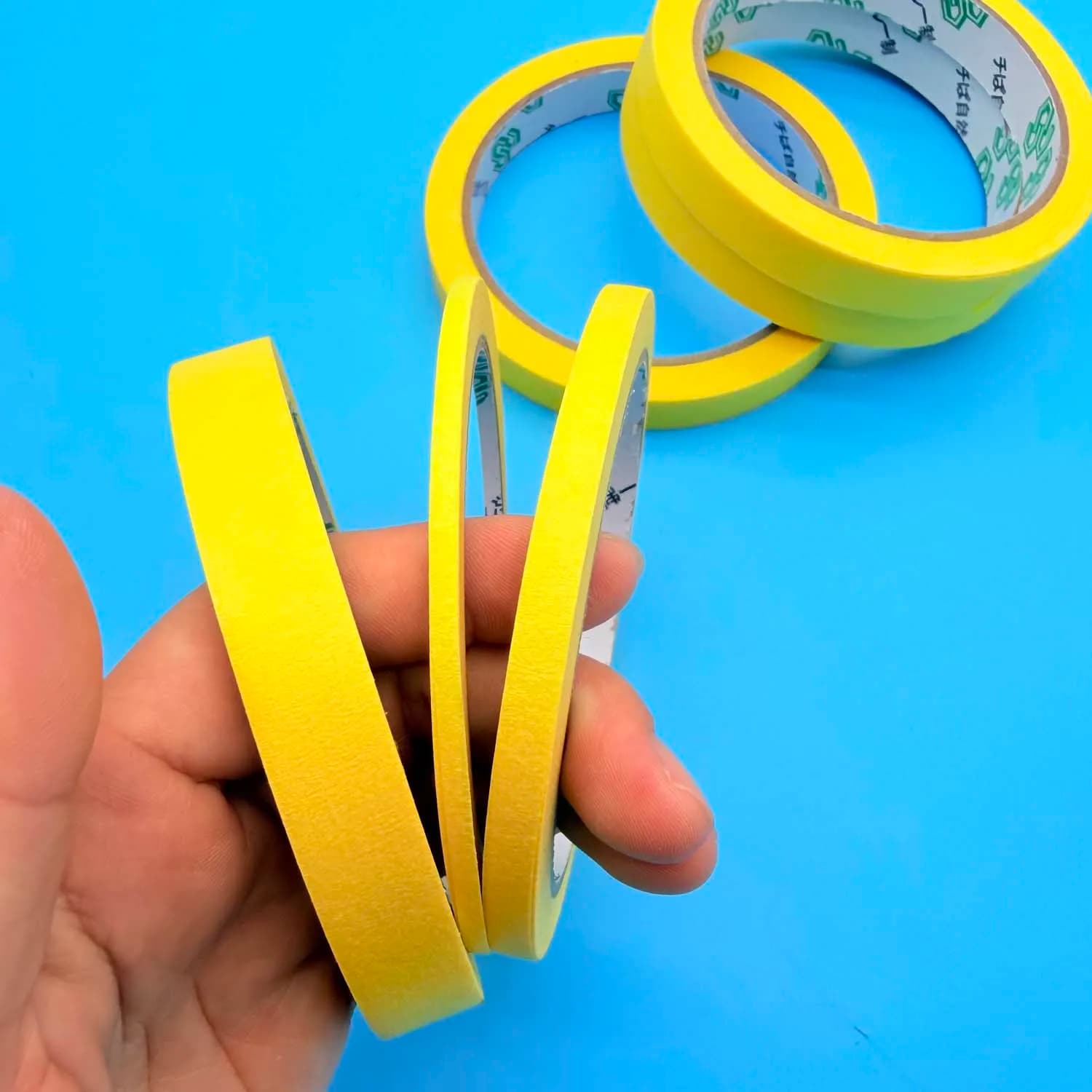 Nastro Adesivo Giallo in 3 Misure - 3 Rotoli di Carta Artistica per Mascheratura Pittura a Spruzzo, Nail Art, Taglio di Abbigliamento e Progetti Creativi Fai-da-Te
