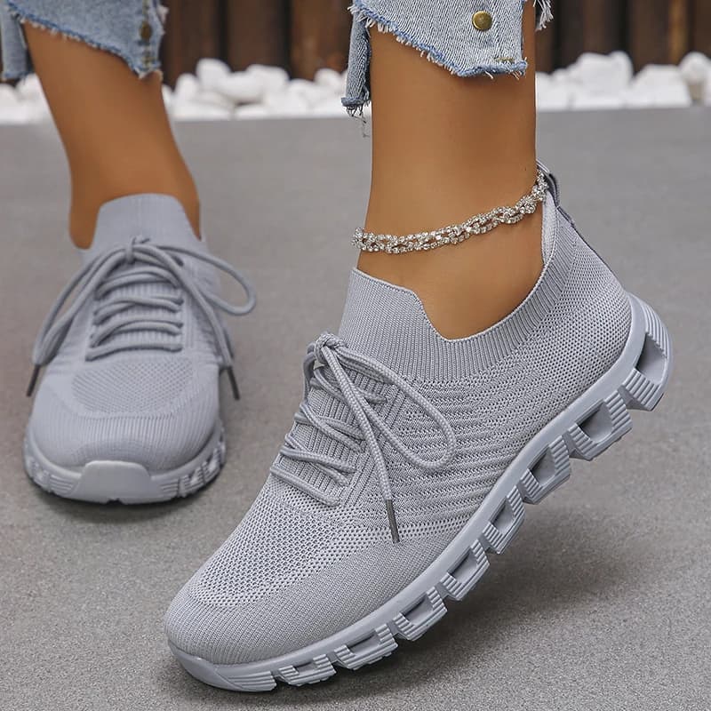 Women's Lightweight and Breathable Running Shoes Sneakers with Knit Platform Plus Size White Women's Fashionable Non-slip Tennis Shoes