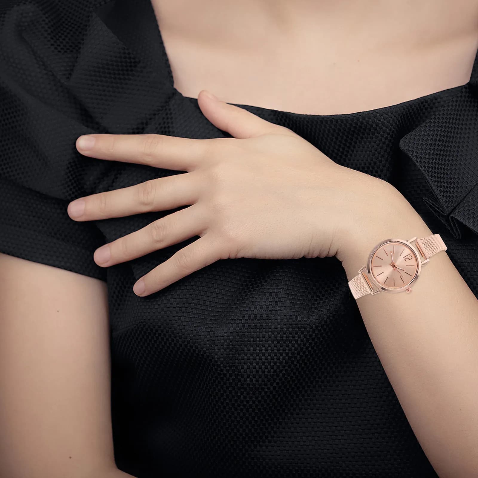 Orologio da Donna al Quarzo in Oro Rosa con Cassa in Lega e Cinturino a Maglia, Elegante e alla Moda, Ideale per la Festa della Mamma e Matrimoni