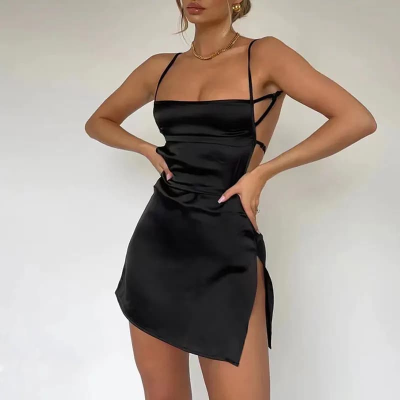 Mini abito estivo punk con cinturino per spaghetti Abito da donna sexy con spacco aderente Club Party Abiti senza schienale Chic abito estivo corto nero setoso in raso