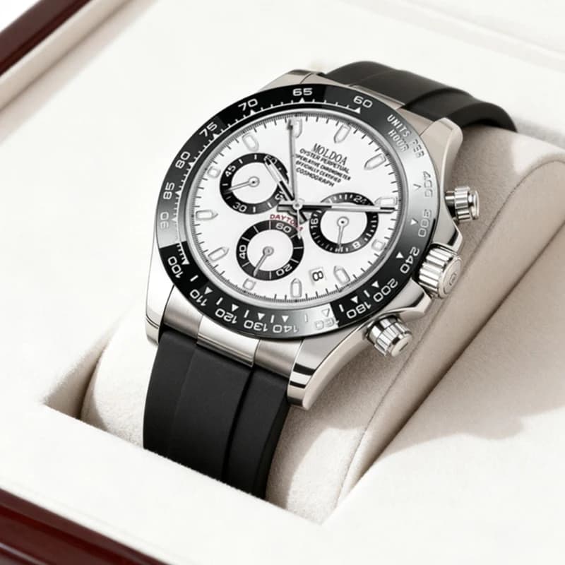 Un orologio da uomo al quarzo con calendario a tre sottoquadranti in stile business classico argento e nero con cinturino in silicone