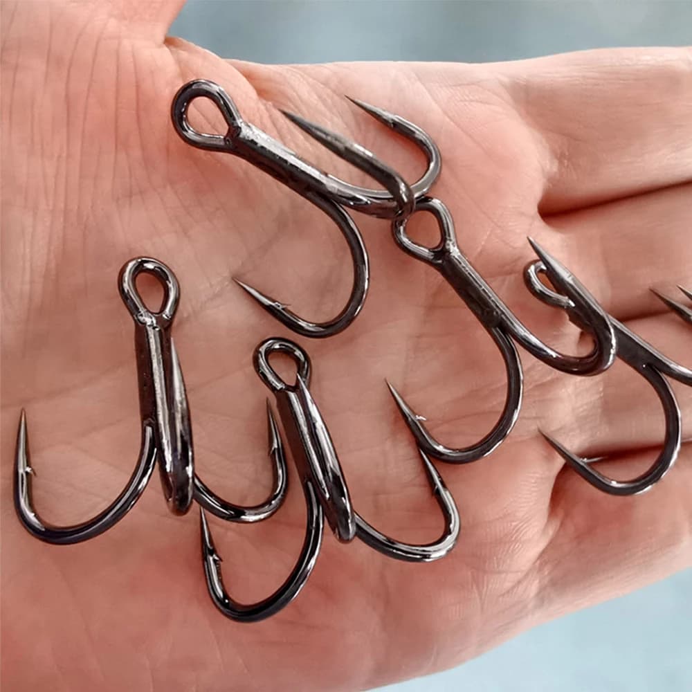 6 ganci di ancoraggio tripli affilatiAnelli potenti con punti affilati resistenti alla corrosionePesca in mare al barbecueA ami tripli d'acqua dolce
