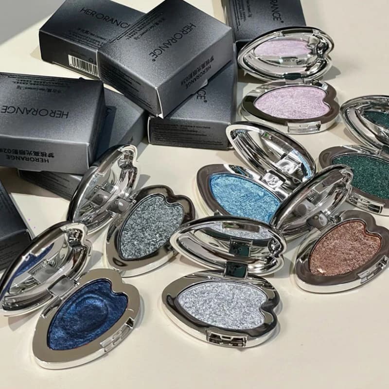 Palettes of perlescent eye shadows HERORANGE in the shape of the heart, glittered shadow, illuminating make-up, fad and illuminating for the face.