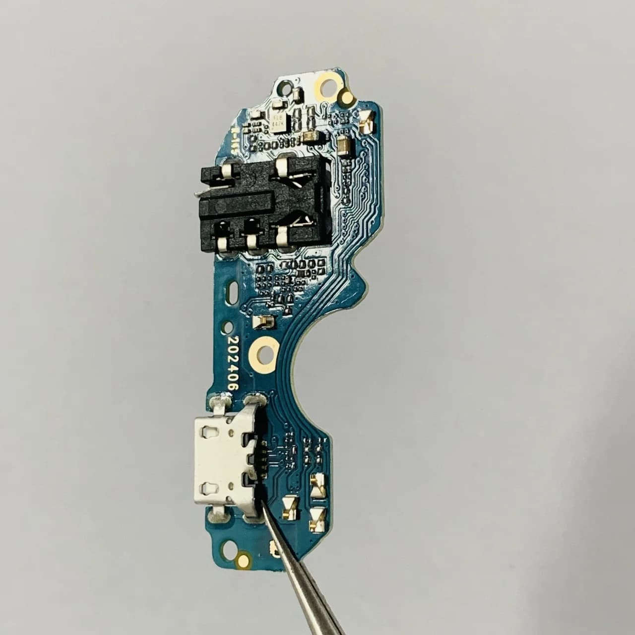 For Infinix Smart 6 X6511 USB Dock Spine Charger Audio Grips Microphone MIC Flession Cable Replacement Charging Card