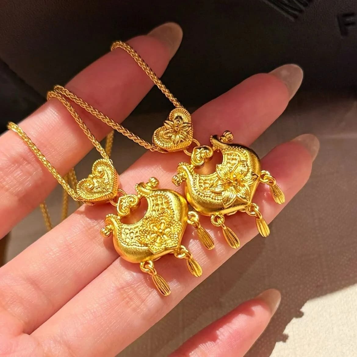 Collana con ciondolo con lucchetto Lily Ruyi serie Qianxi placcata in oro vietnamita, gioielli con nappa, clavicola, regalo perfetto per il festival