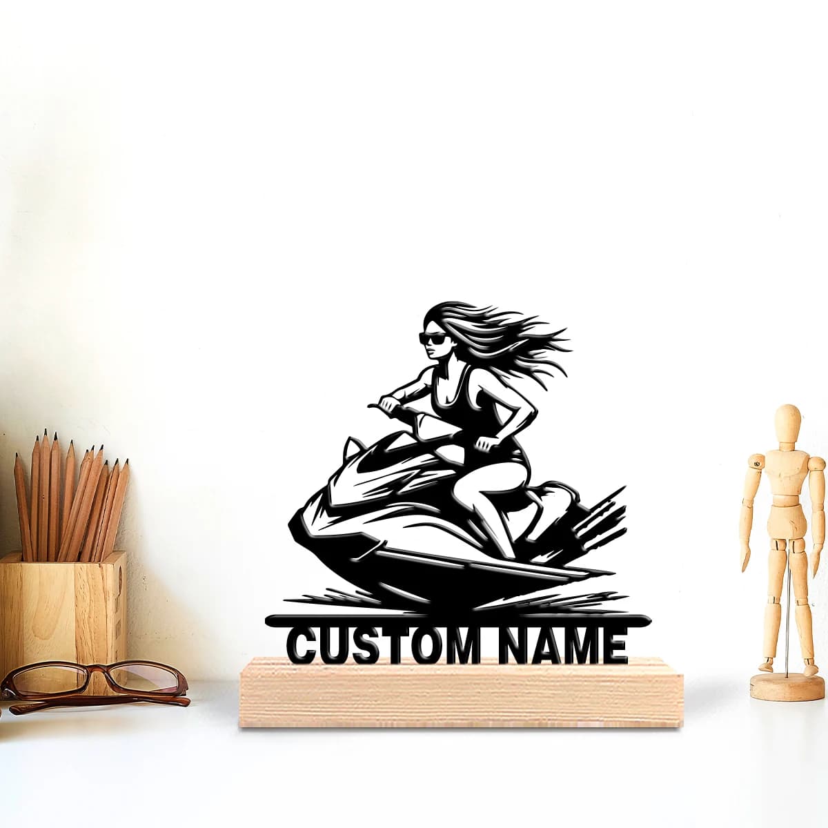 Decorazione personalizzata per la casa, statuetta in metallo di una ragazza in barca a motore con base in legno, decorazione da tavolo, adatta come regalo per avvocati, ufficio e altro.