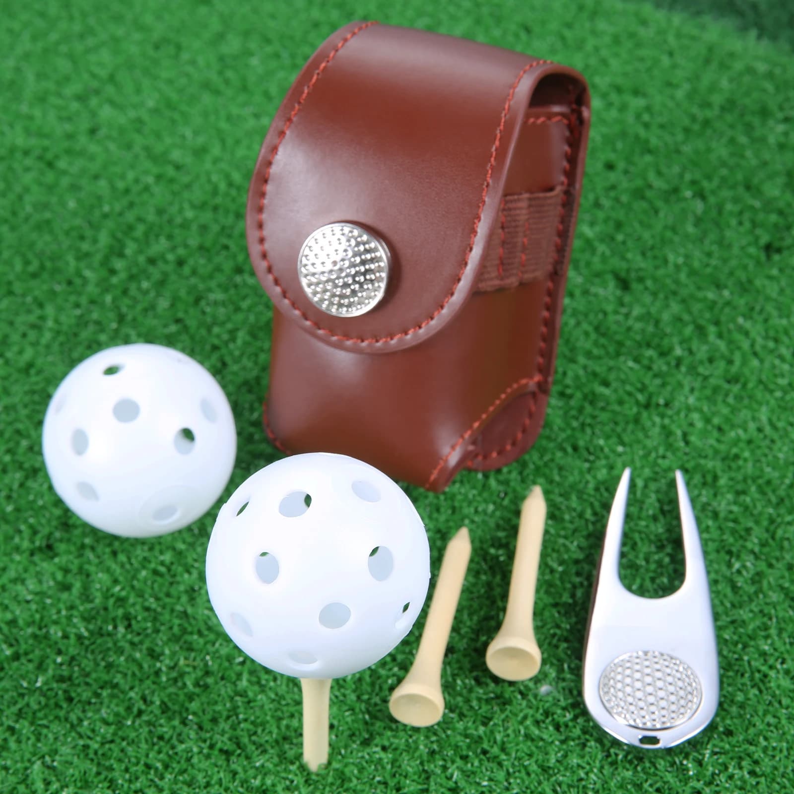 1 Set Custodia protettiva per marsupio da golf in pelle Custodia protettiva 9 * 5 * 5 cm Palline per pratica con foro da golf Porta tee Strumento di riparazione forcella Divot