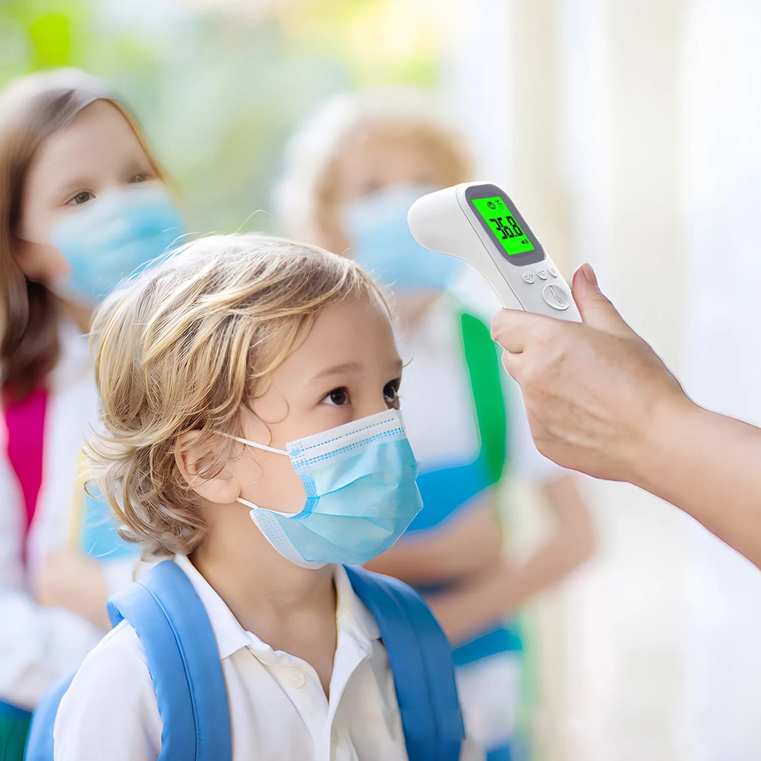 Termometro a infrarossi per la temperatura della febbre sulla fronte Strumento medico per la misurazione della temperatura corporea senza contatto per bambini Ossimetro per adulti