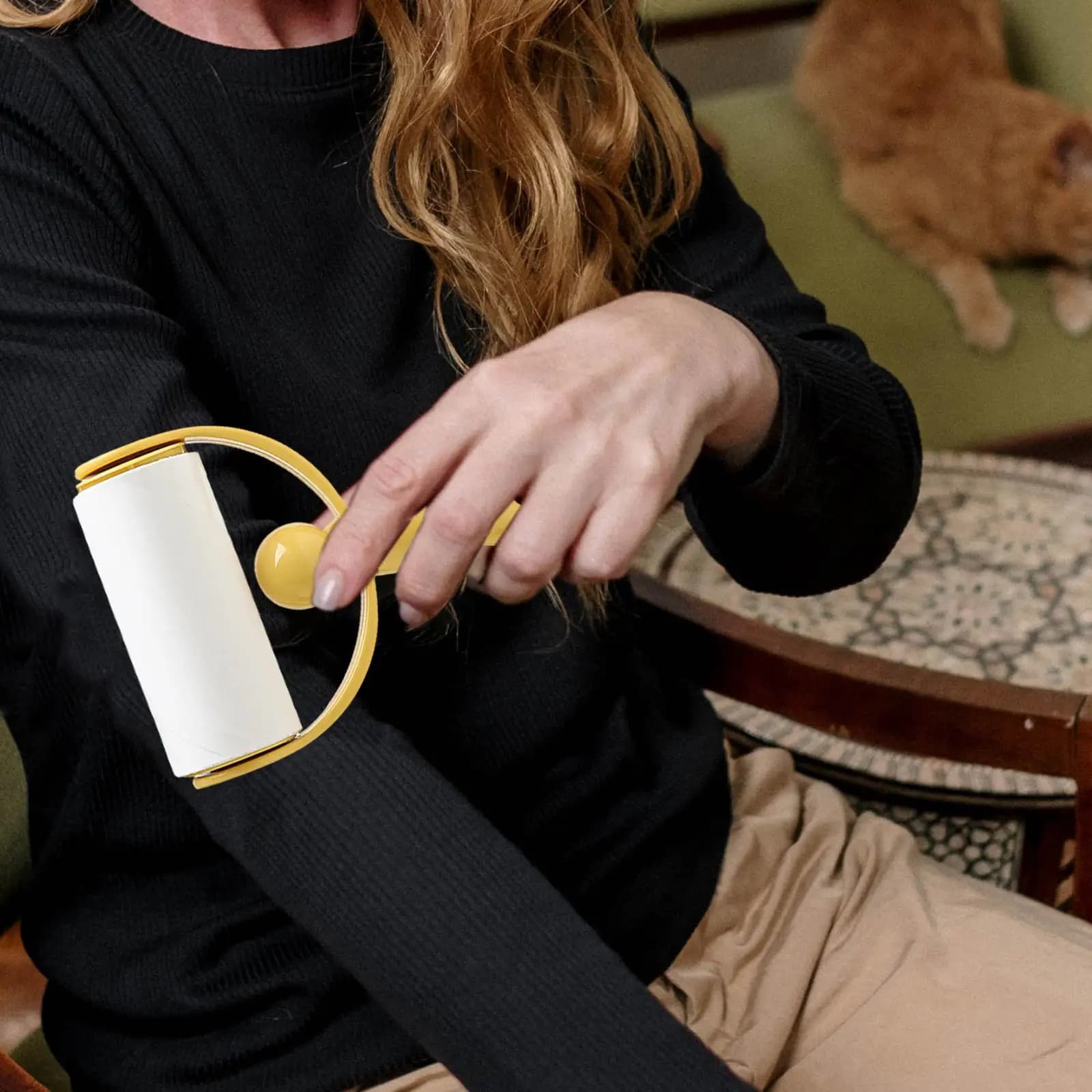 2 Pieces Lint Roller Portable Manual Fabric Brush Refills with Handles Dog Hair Remover for Couch Bed Bedding Furniture Sofa