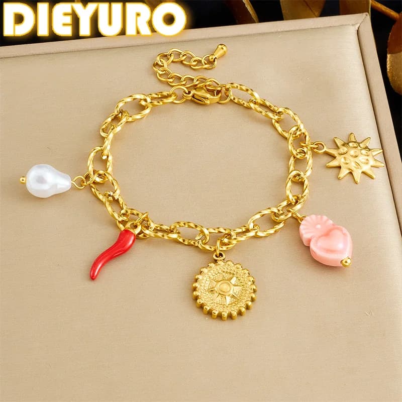 DIEYURO Bracciale in acciaio inossidabile 316L dorato rotondo sole corallo ceramica cuore perla pendente signora nuovi gioielli classici con catena da polso