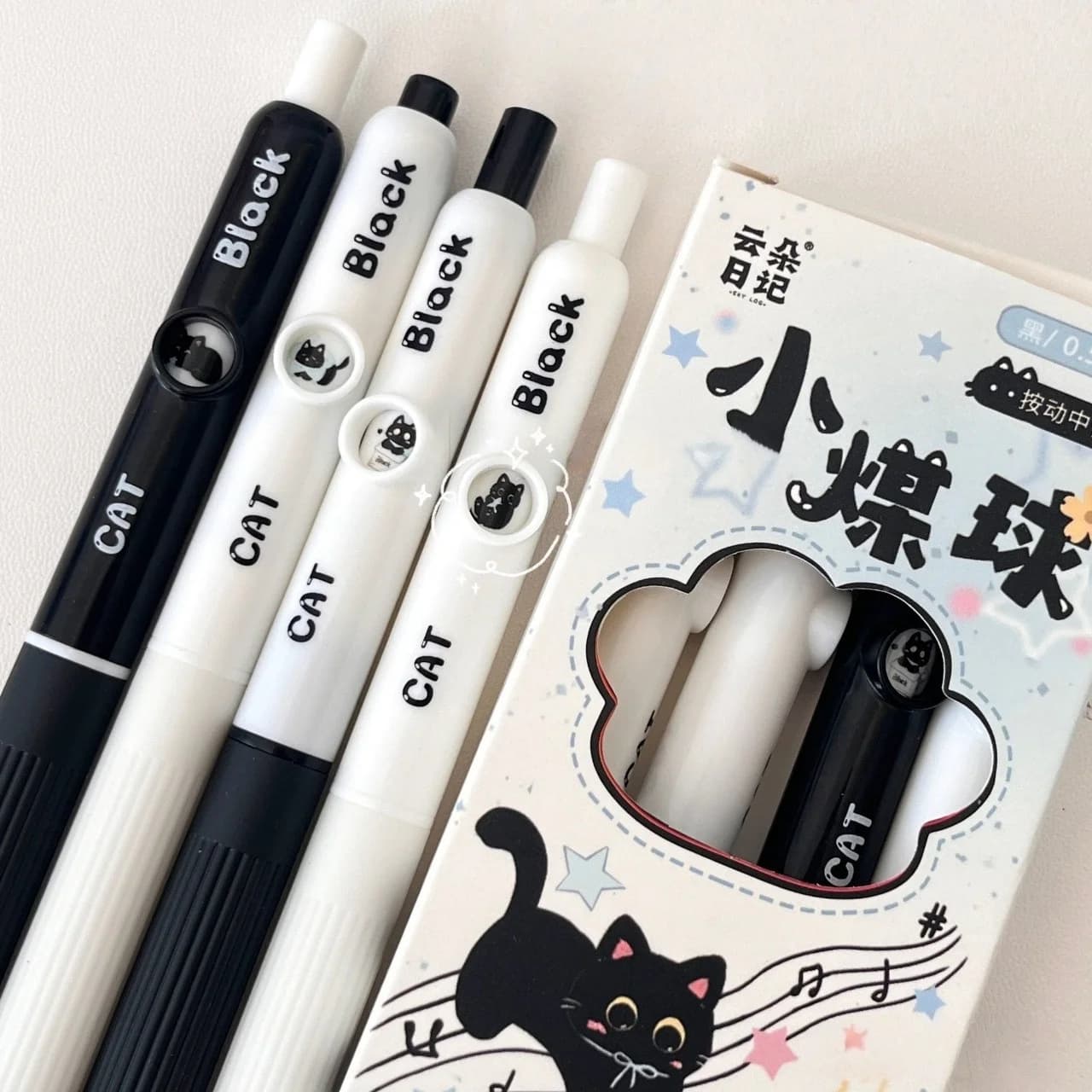 Nuove 4 Penne Gel con Motivo Gatto Kawaii, Inchiostro Nero a Rapida Asciugatura 0.5mm, Scrittura Fluida, Penne Retrattili, Cancelleria Scolastica, Regalo di Compleanno
