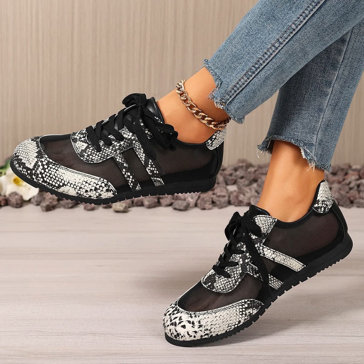 Sneakers con plateau con stampa serpente da donna, scarpe alla moda alte in mesh e pelle, scarpe sportive stringate con suola spessa