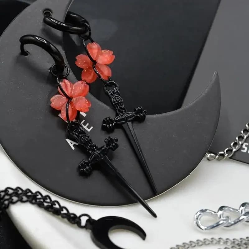 Orecchini punk neri con lama Sakura Orecchini gotici con ciondolo spada in fiore di ciliegio Piccoli orecchini a cerchio Gioielli giapponesi
