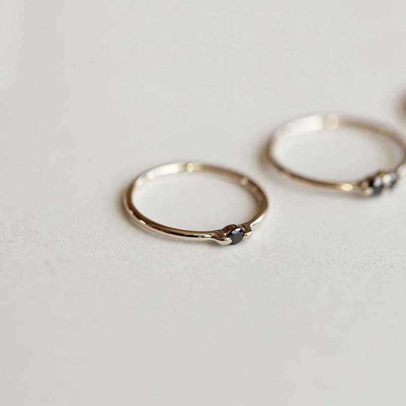 Anello piatto classico da donna con diamante nero che apre gioielli in argento di lusso leggero minimalista generoso regolabile