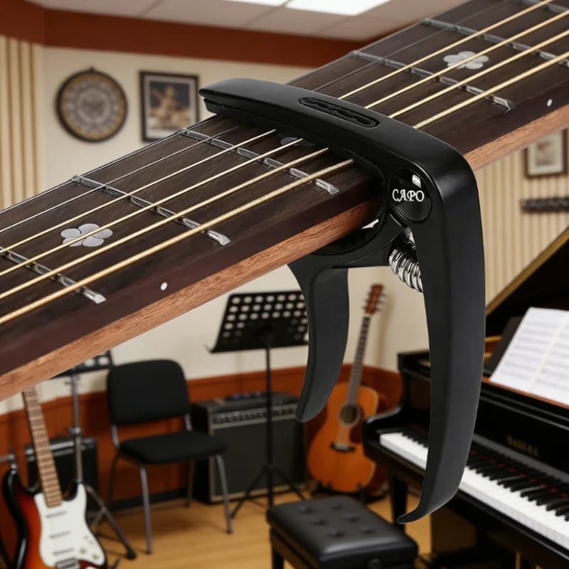 Nuovo Capotasto in Metallo per Chitarra con Portaplettro, Capotasto Universale in Lega a Cambio Rapido per Chitarra Acustica, Elettrica, Basso, Ukulele