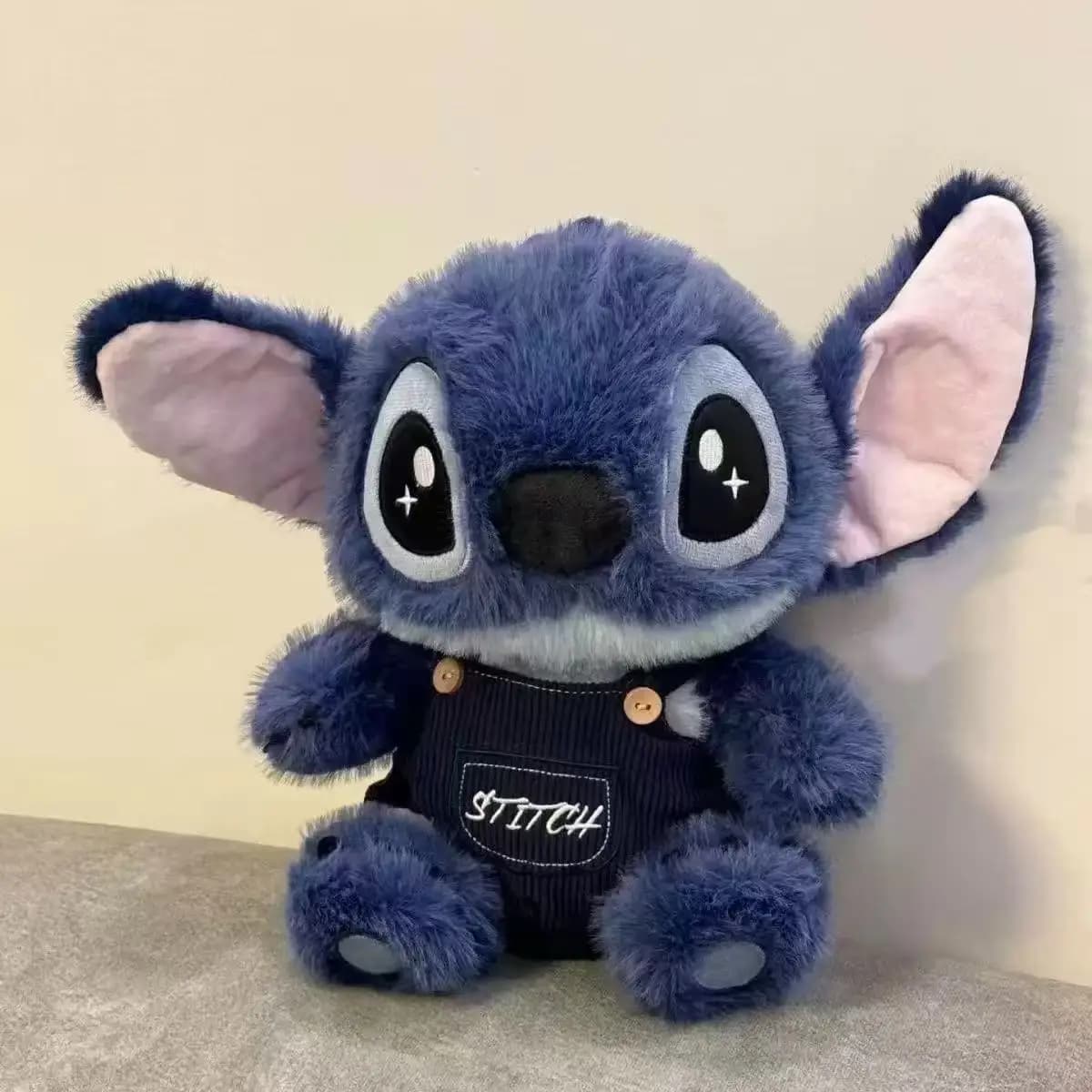 Bambola di peluche Disney Stitch, simpatico giocattolo di peluche in stile anime con tuta, regalo di compleanno per ragazzi e ragazze, accessori per la decorazione della stanza di casa