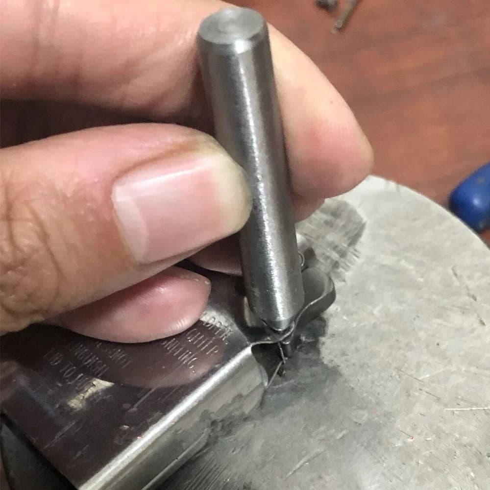 Rivetti a camma a pendolo installare punzone in metallo flangiato per accendino a cherosene Zippo Zorro punzone durevole strumento di riparazione universale gadget