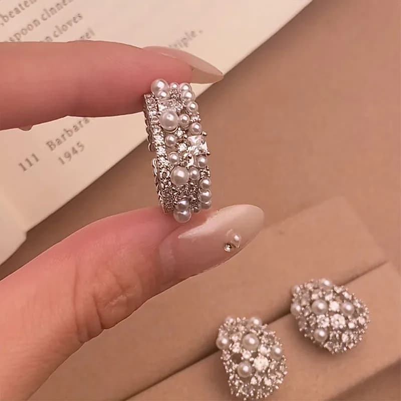 Anelli con perle e diamanti intarsiati per donna, gioielli di lusso leggero, anelli e orecchini alla moda, set di gioielli per matrimonio e fidanzamento.