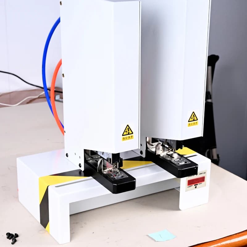 Cucitrice Pneumatica a Doppia Testa Rinforzata da 2 cm, Cucitrice Veloce Rinforzata per Lavori Pesanti, Stampa Precisa ad Alta Efficienza