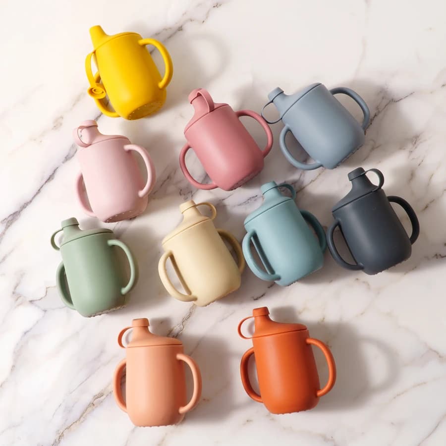 Nuove tazze in silicone per bambini e bambini con coperchio per l'apprendimento portatile ​ Bottiglia d'acqua per bambini Tazza Articoli per bambini Spedizione gratuita