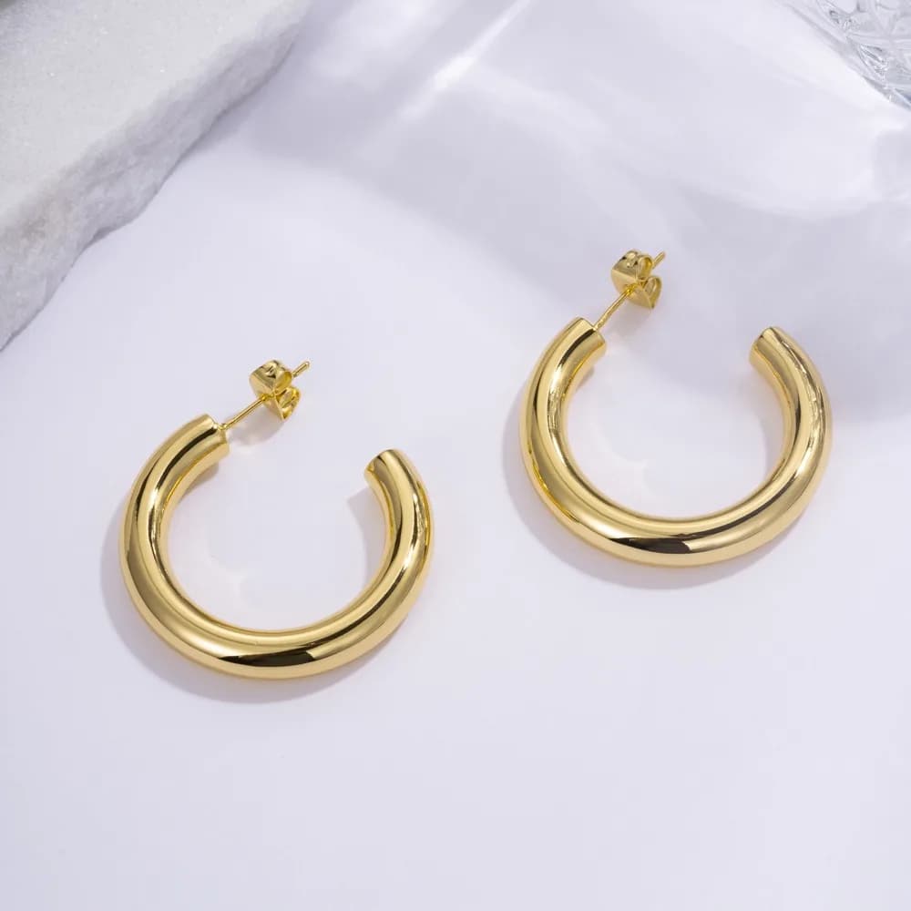 Simple ring earrings, design sense, niche jewelry, earrings, ear nails, light luxury and high-end Christmas gifts.