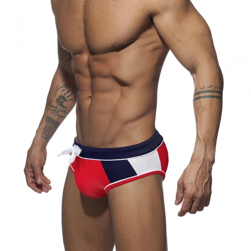Costumi da bagno da uomo sexy Nuovo costume da bagno in nylon ad asciugatura rapida Patchwork Sport Beach Slip da surf Mayo Fashion Costume da bagno maschile