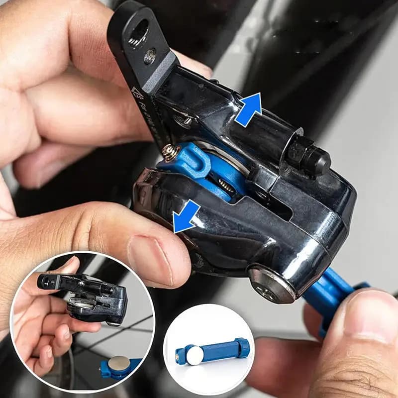 Strumento per la distensione delle pastiglie dei freni per bicicletta in acciaio legato resistente 360 ° Pistone Idraulico Rotante per Freno a Disco Bici, con Funzione di Reset