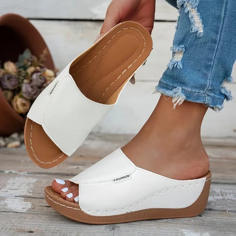 2026 New Women's slippers with Saws, Fashionable Summer Sandals with Open Point, Breathable and Comfortable with Buckle