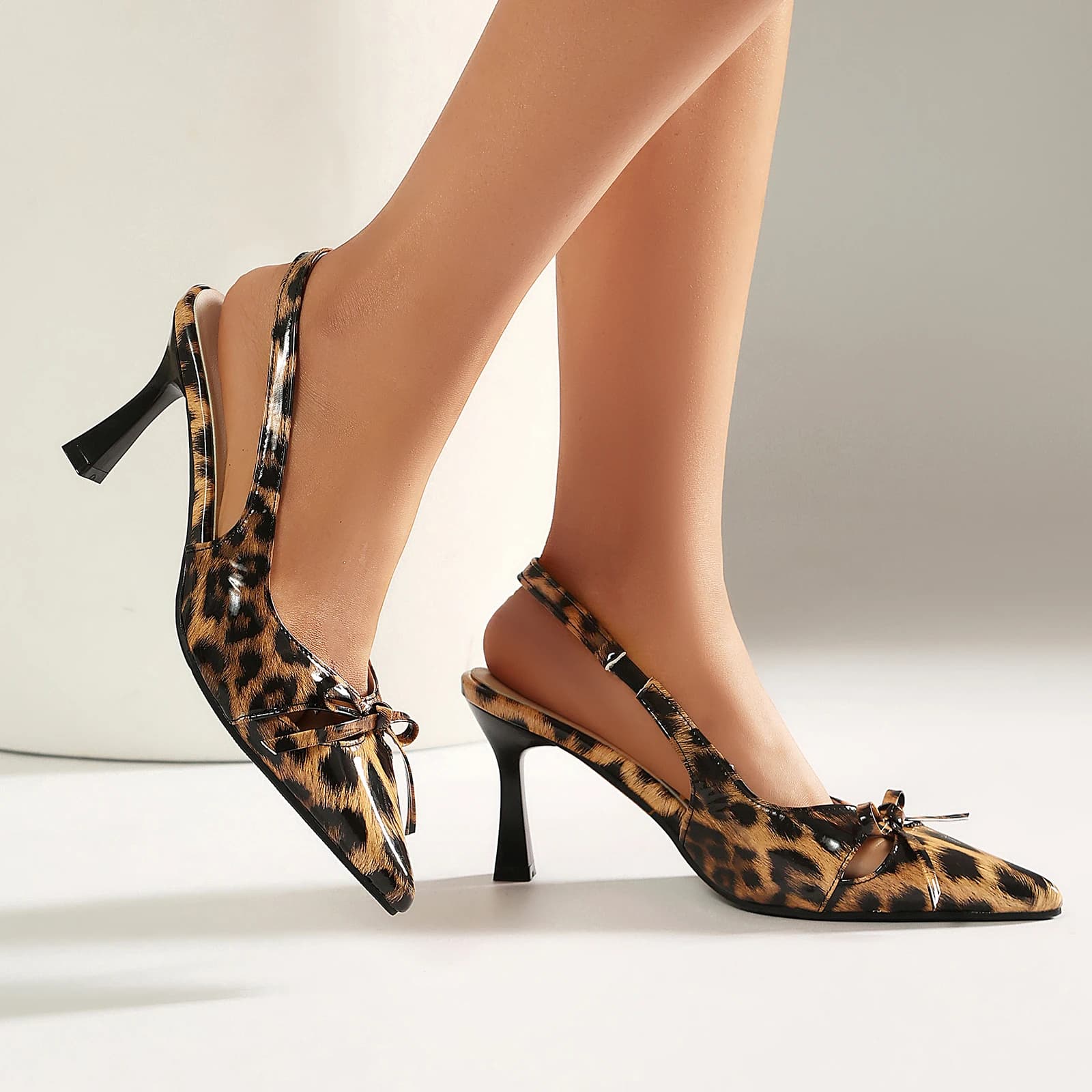 Nuove Scarpe Estive 2026 Eleganti con Fiocco Decorativo, Tacchi Alti a Stiletto alla Moda con Punta Affusolata e Scollatura Bassa