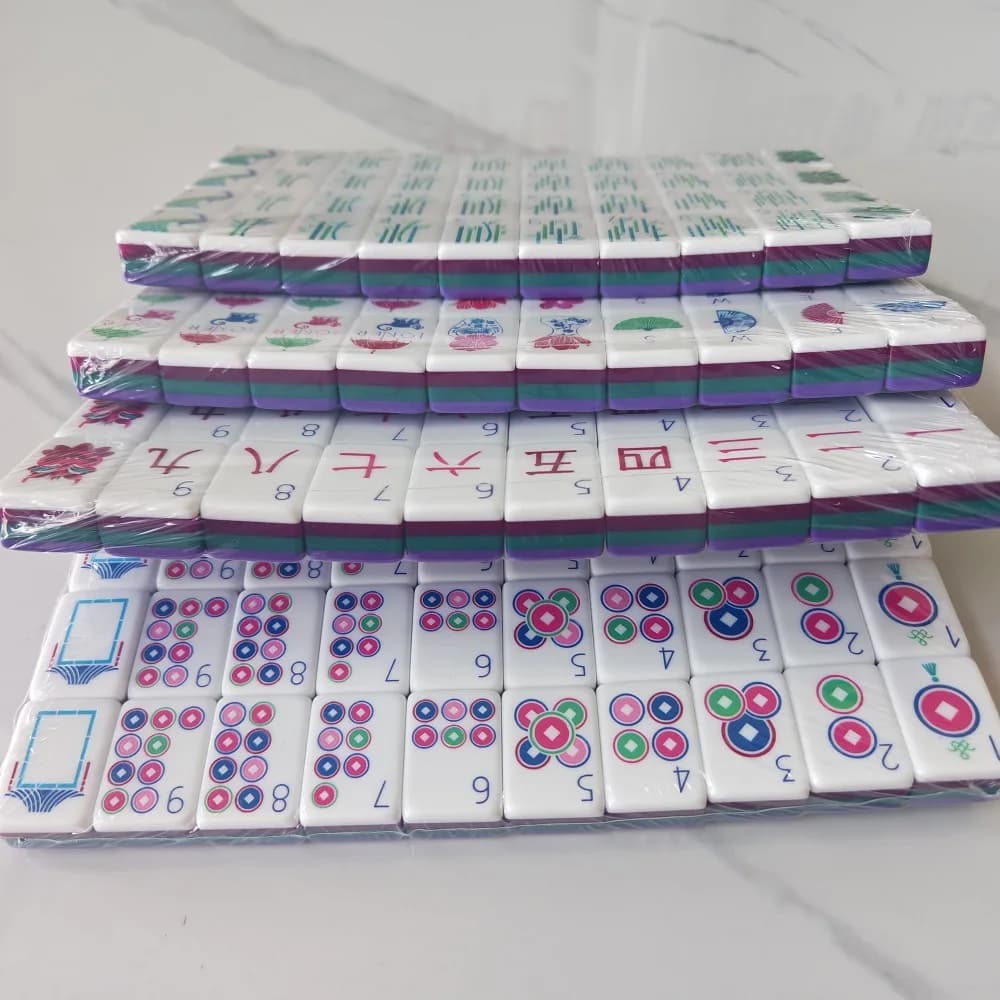 Set di Mahjong Americano di Lusso con 160 Tessere Viola Scuro, 4 Pezzi in Acrilico Inciso, Portatile per Viaggi, Famiglia e Feste