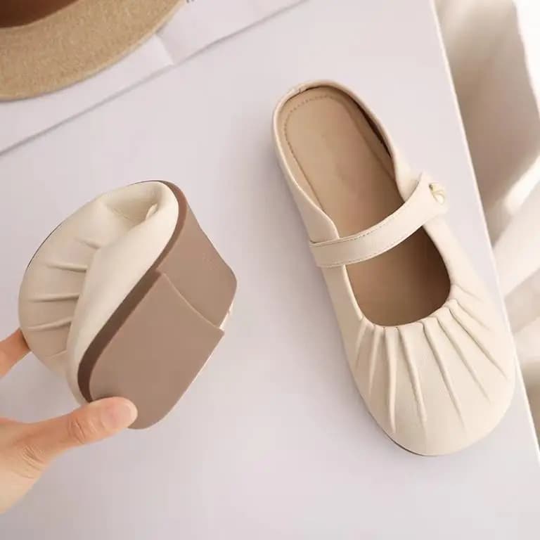 Women's Flat Bottom Slip-On Shoes Summer Outdoor Wear Gentle Match PVC Material Comfortable Home Slippers Casual Style