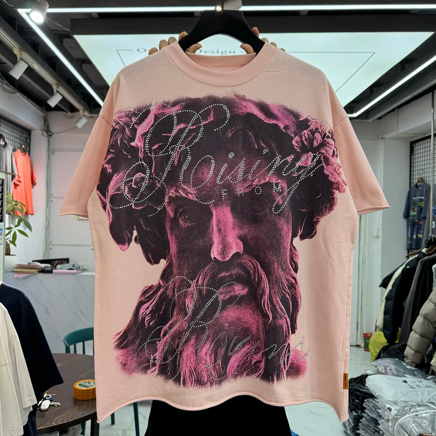 First Row Street Style Oversize T-Shirt with Large Headprint Letter Pattern Cotton Short Sleeve Unisex Fashionable Top