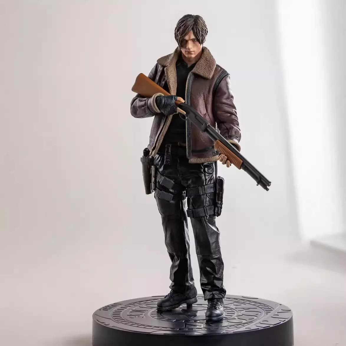 Action Figure Generic Leon Kennedy Ada Wong Jill Valentine Collectable PVC Statue Desk Decoration for Video Games