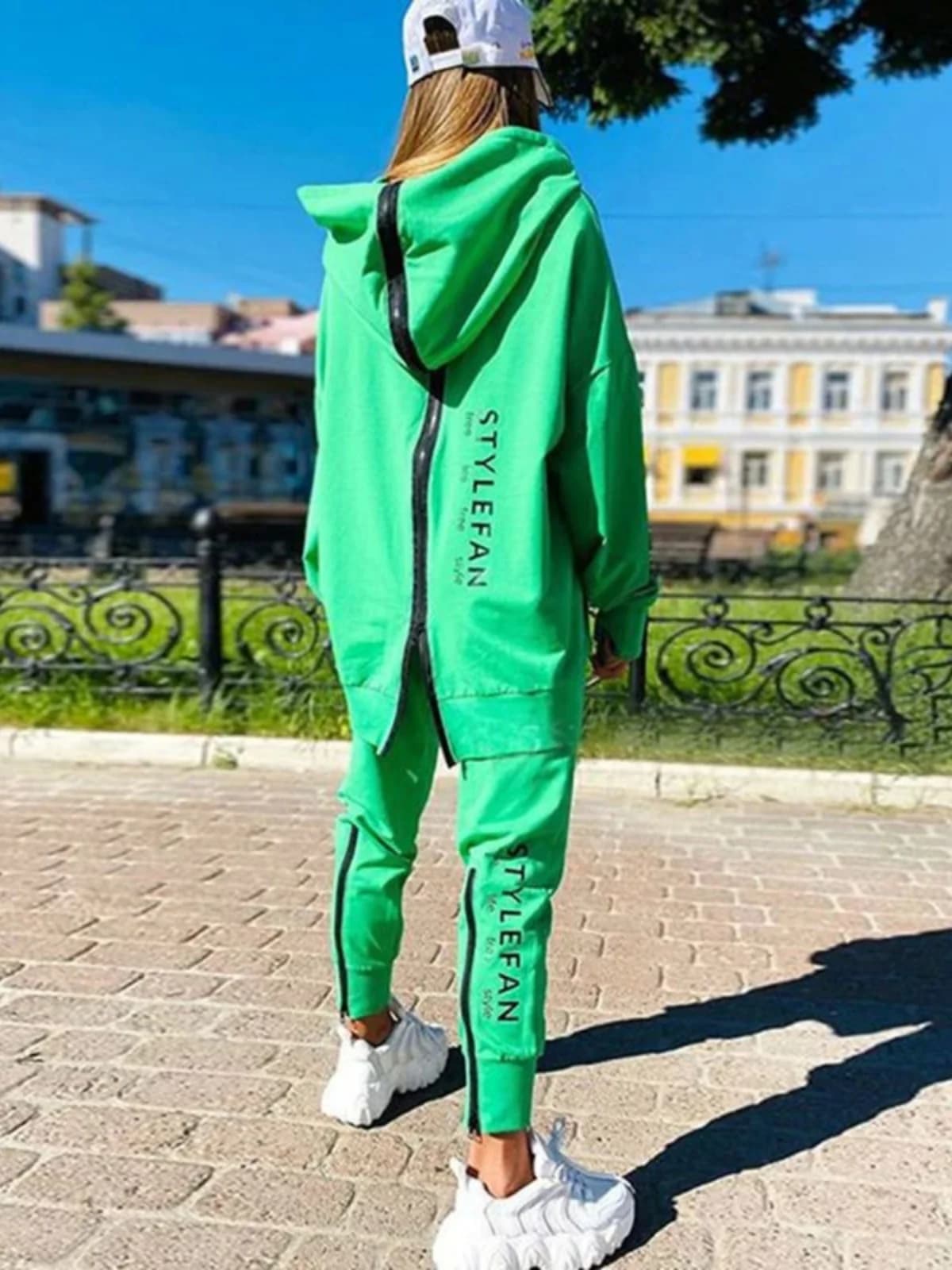 Complete Sport Casual Two Pieces with Front Hinge and Back, Print Lettering, Long Pants, in Polyester, Long Sleeves, V-neck