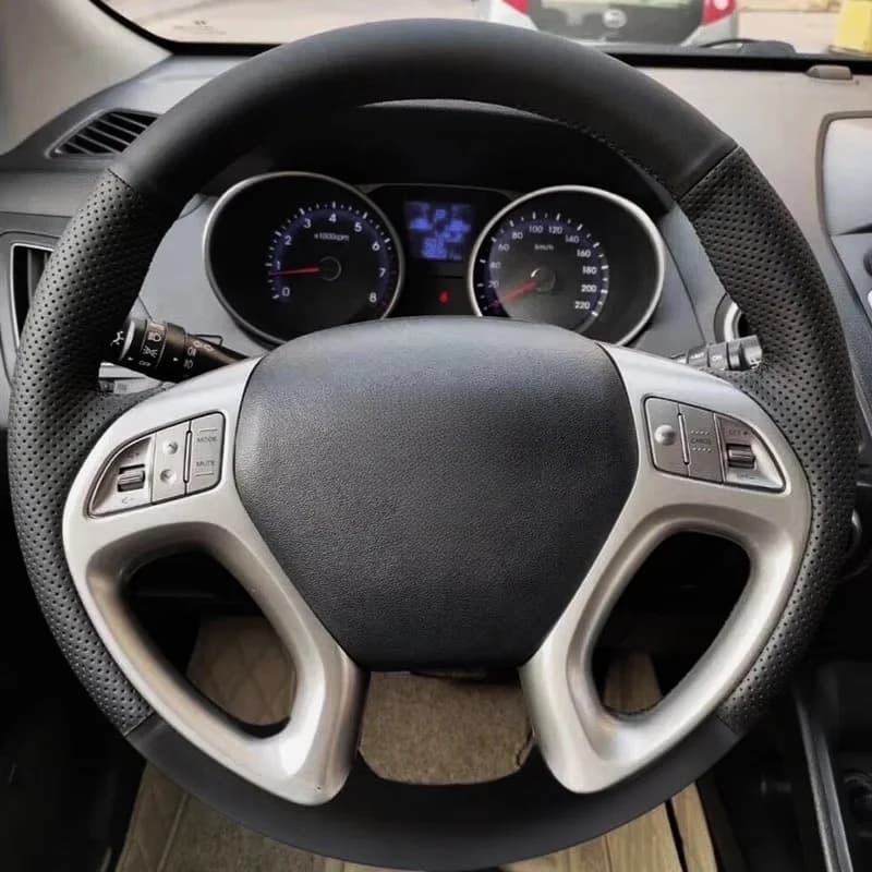Leather braid stitched by hand on the wheel for Hyundai ix35 Tucson 2011 2012 2013 2014 2015 Interior car Cover