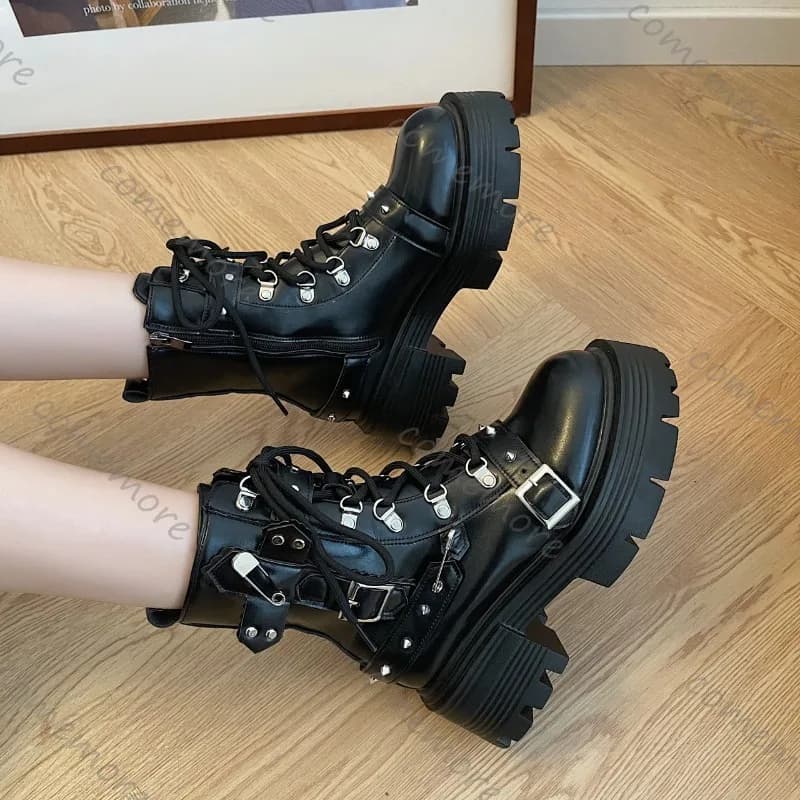 Comemore Stivaletti corti con rivetti da donna nuove Scarpe gotiche Street Style Fashion Lady Botines Decorazione in metallo Scarpe da donna stile punk autunnale