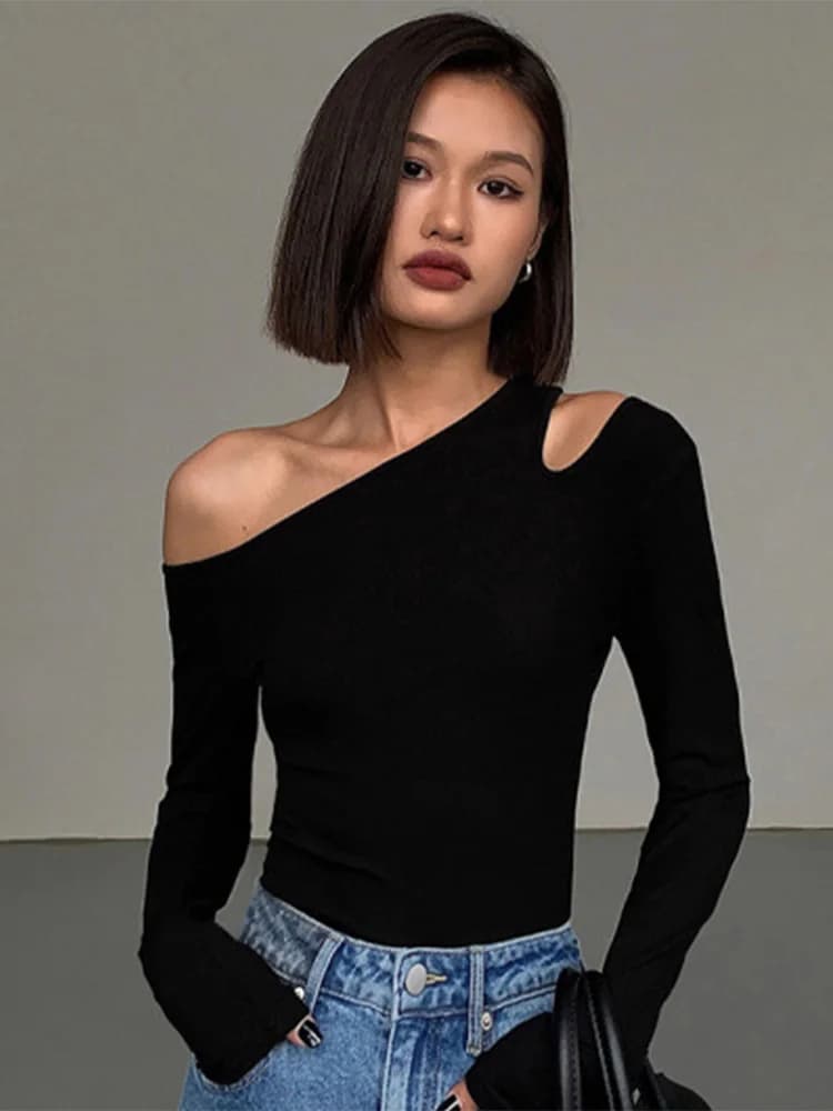 Moda Colletto obliquo Off-spalla T-shirt a maniche lunghe Donna Primavera Nuovo Solid Slim Fit Crop Top Sexy Scava Fuori Tees Camicie