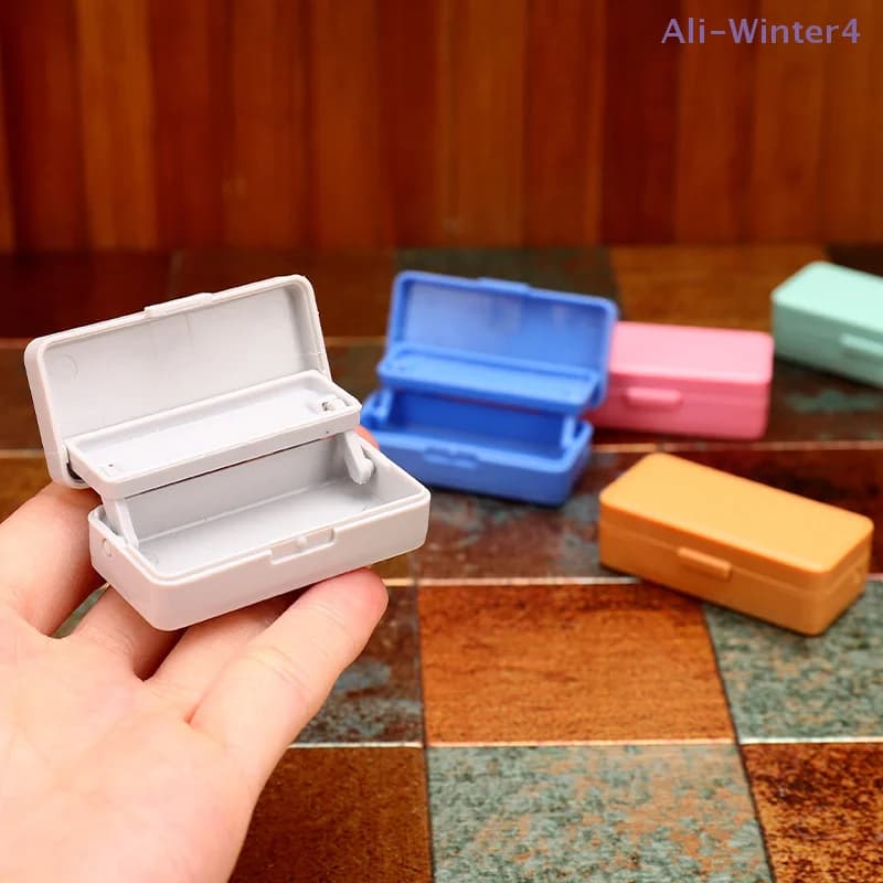 【Winter4】1 Pezzo Modello di Scatola per Matite con Scena Simulata, Miniatura per Casa delle Bambole, Astuccio a Doppio Strato, Giocattoli di Imitazione, Mini Scatola di Cancelleria