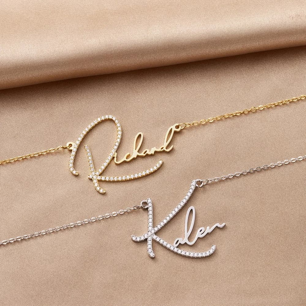 Collana con nome in stile firma con targhetta personalizzata con zirconi con diamanti Targhetta con lettera in acciaio inossidabile Ciondolo personalizzato Jewerly