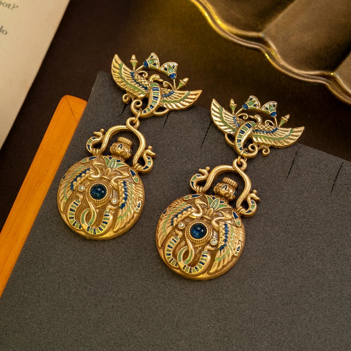 Vintage Western-Style Everyday Holiday Accessories, Blue Resin Ball Inlaid Teapot-Shaped Earrings, Perfect for Music Festivals and Vacations, a Gift for Women