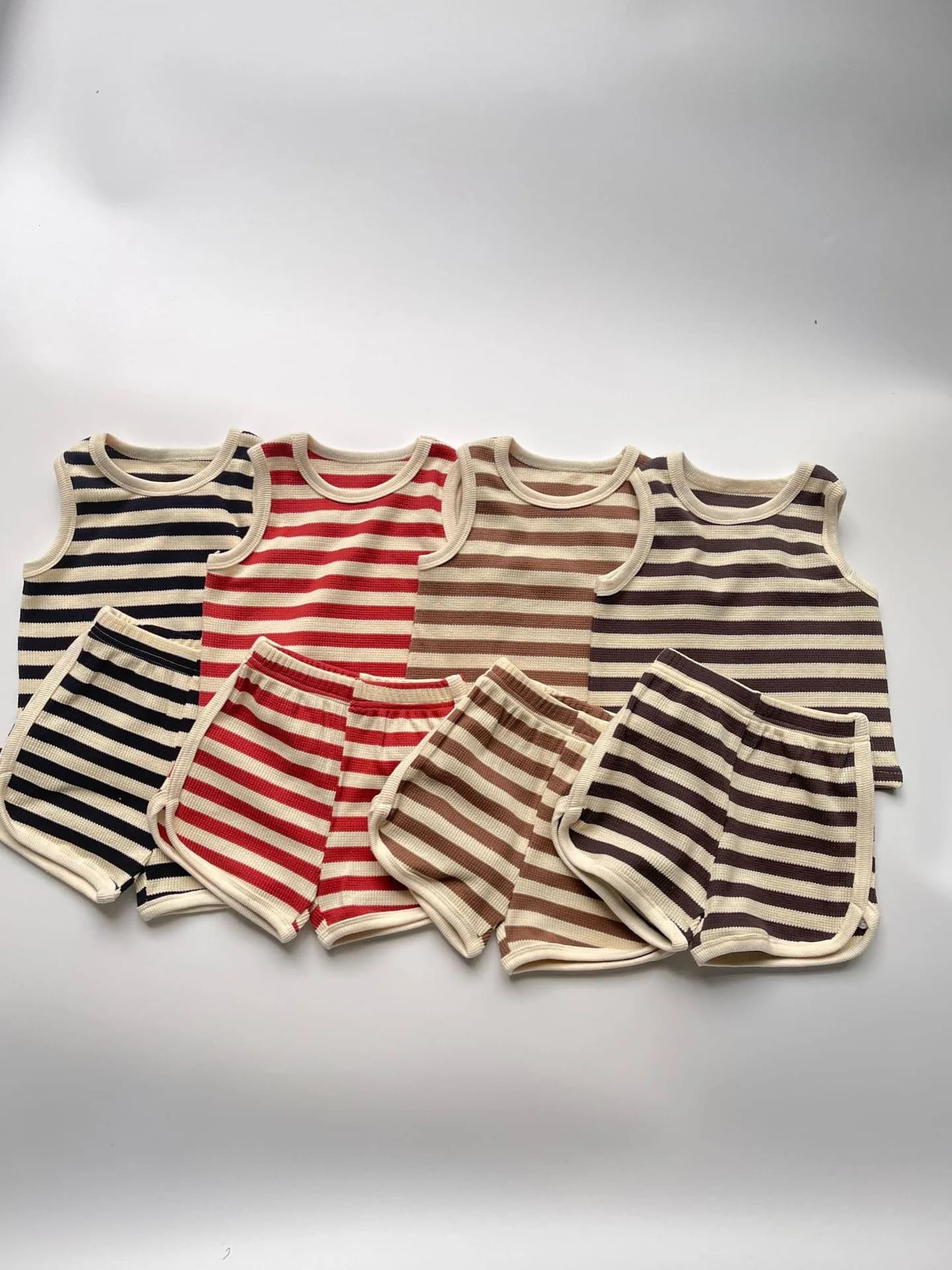Completo Set Estivo 2026 Nuovo per Neonati: Canotta + Pantaloncini 2 Pezzi per Bambino/a, Completo Traspirante a Righe in Tessuto Waffle per Neonato/a