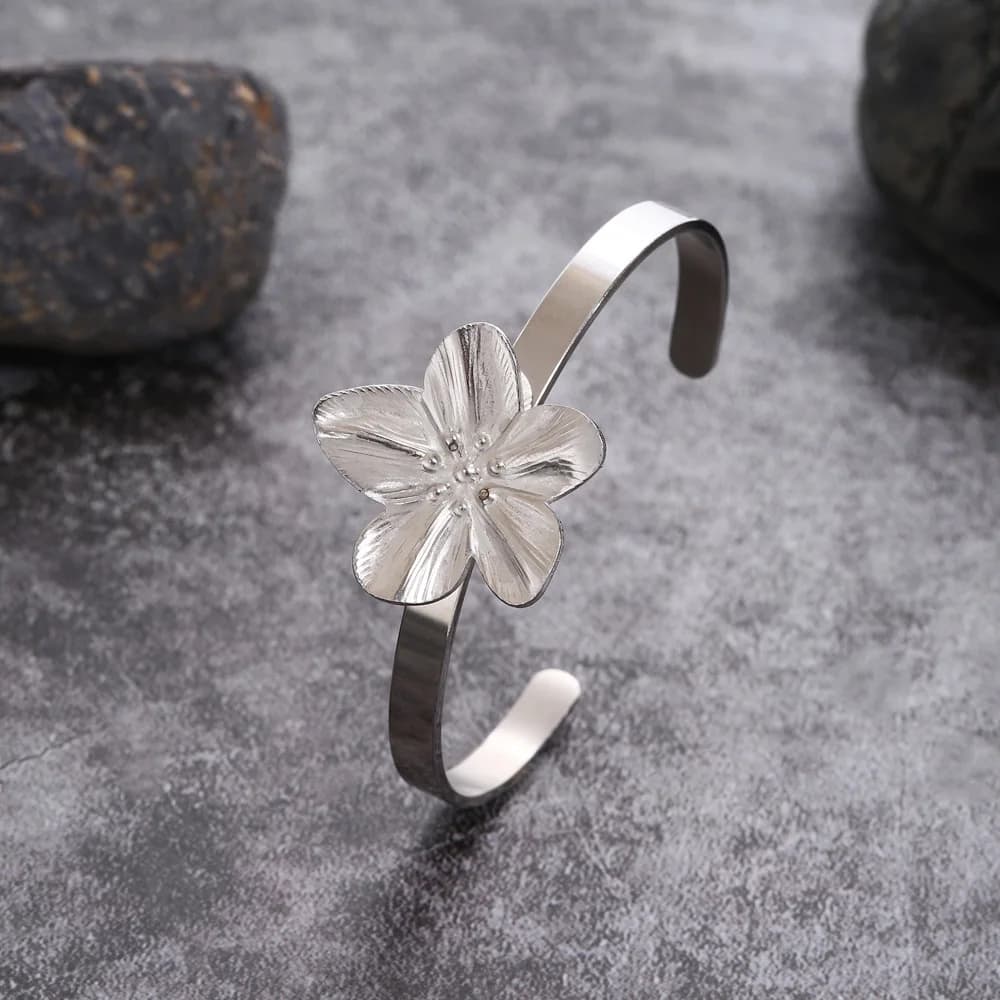 Braccialetti con conchiglia stella marina fiore di nuova moda per gioielli alla moda con bracciale in acciaio inossidabile stile spiaggia da donna
