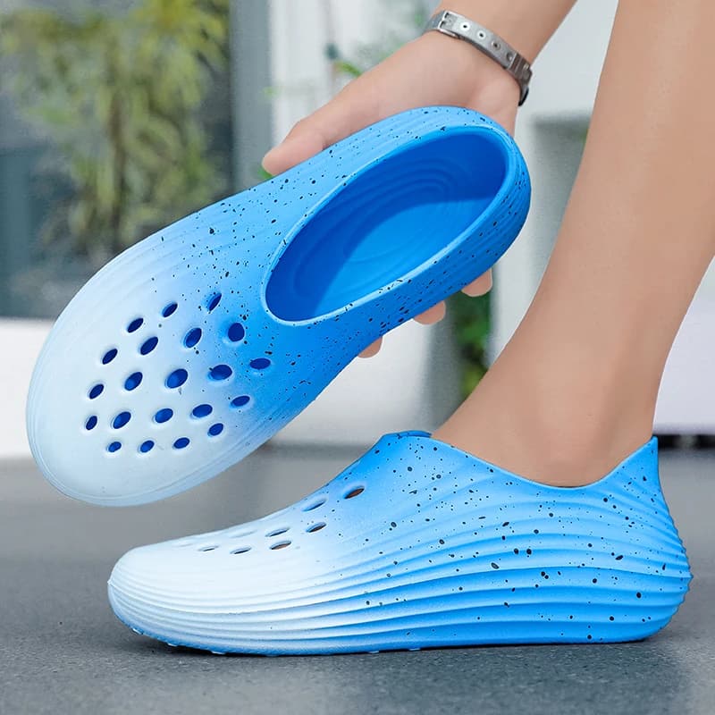 2026 Fashion Single Size Gradient Hole Garden Shoes Outdoor Beach Casual Shoes Comfortable Soft Sole Fashion Sandals