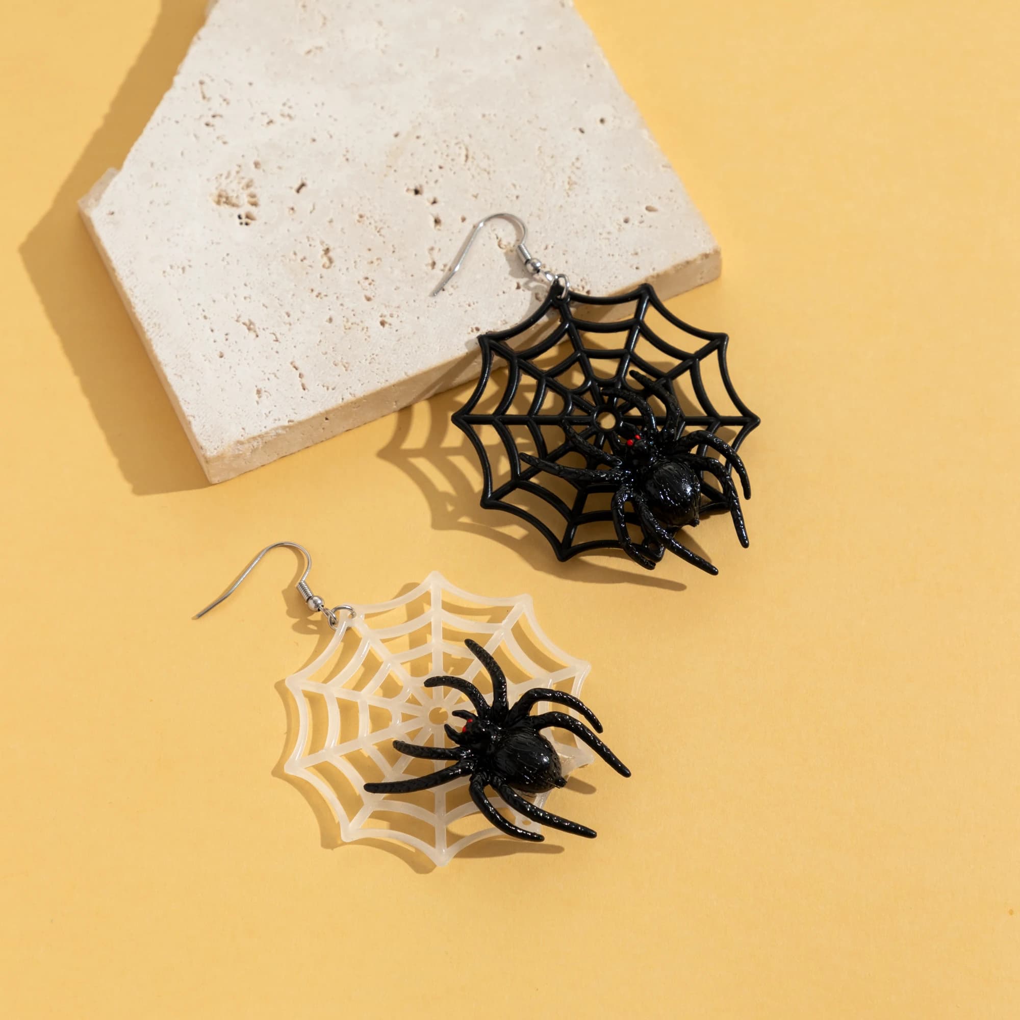 1 paio di orecchini ragno nero 3D bianco luminoso ragnatela vestire divertente Horror