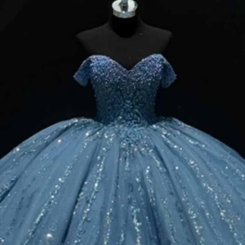 Abito Quinceanera blu foschia lucido fiore glitter cristallo Decal Coda lunga Gioielli di perle Abiti da 15 Quinceanera Personalizza