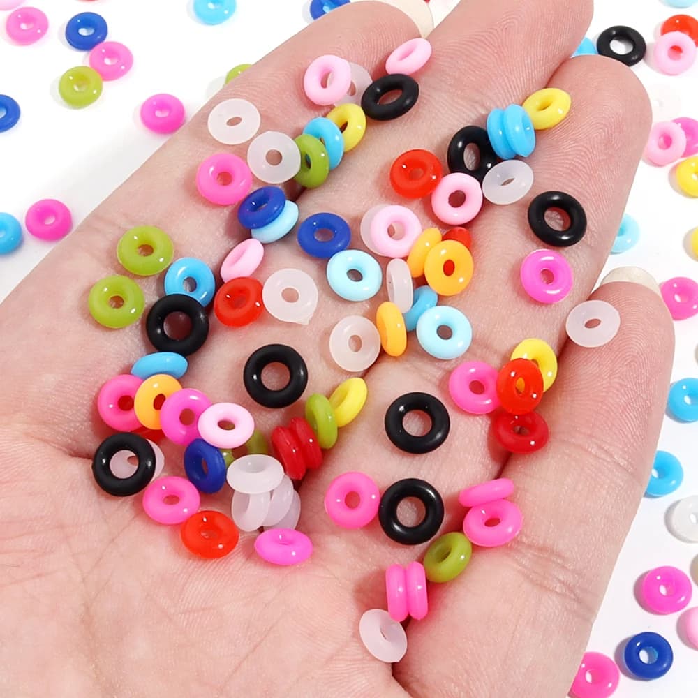 SAUVOO 100 pz 6/7mm Silicone Branelli Allentati Del Distanziatore Bianco Clip Pendenti e Ciondoli Tappo di Sicurezza Per La Collana Bracciali Creazione di Gioielli FAI DA TE