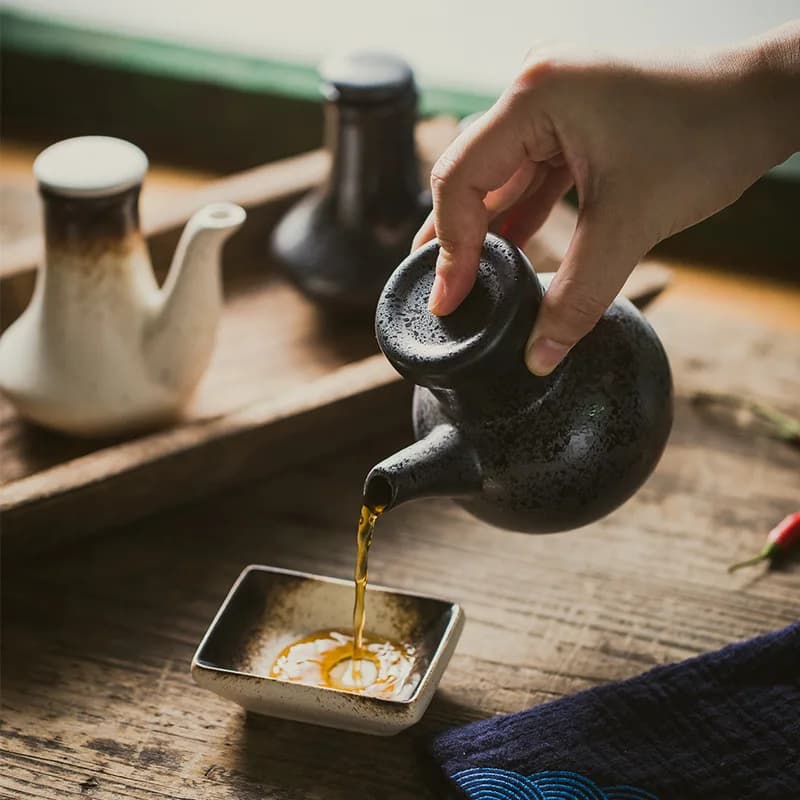 Japanese Cuisine Restaurant with Lid Soy Sauce Vinegar Pot Ceramic Creative Retro Seasoning Bottle Home Kitchen